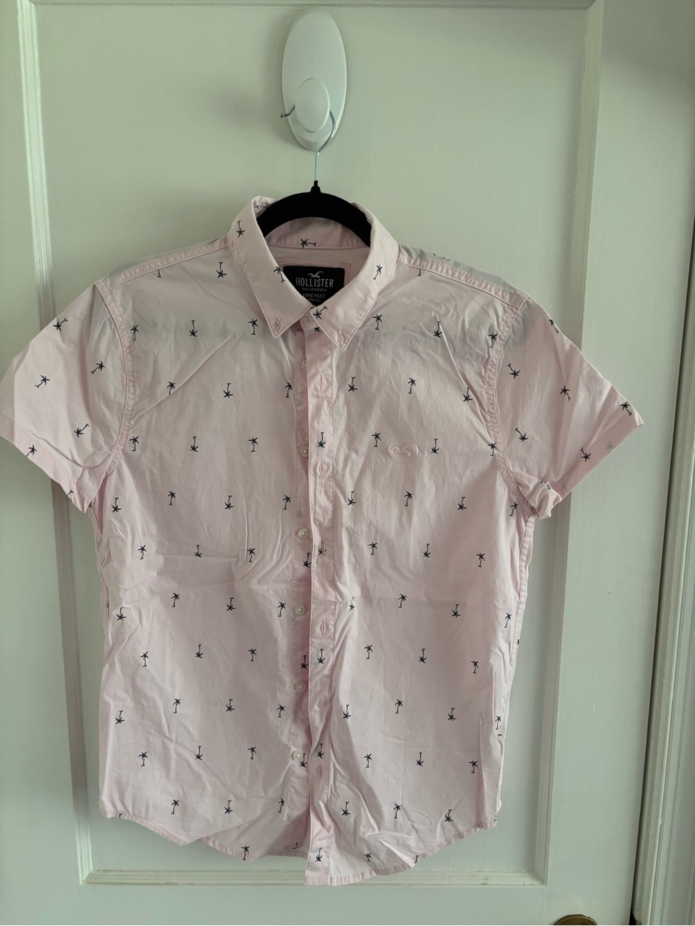 Hollister Men’s Short-Sleeve Button-Down Shirt — Light Pink with Navy Palm Print